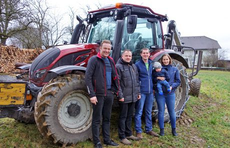 Valtra N114H5 – Familie Niederberger aus Walding in Urfahrumgebung